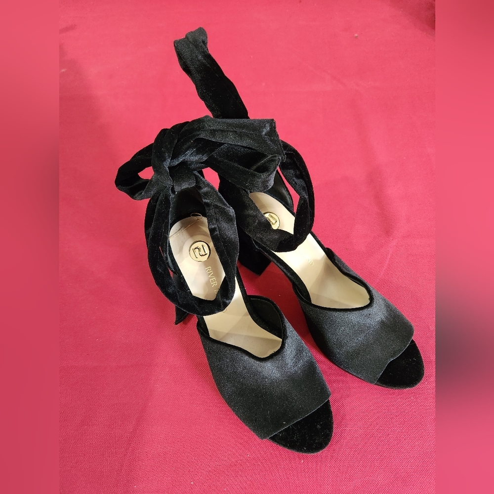 Women's size 7 black suede River Island bow heels